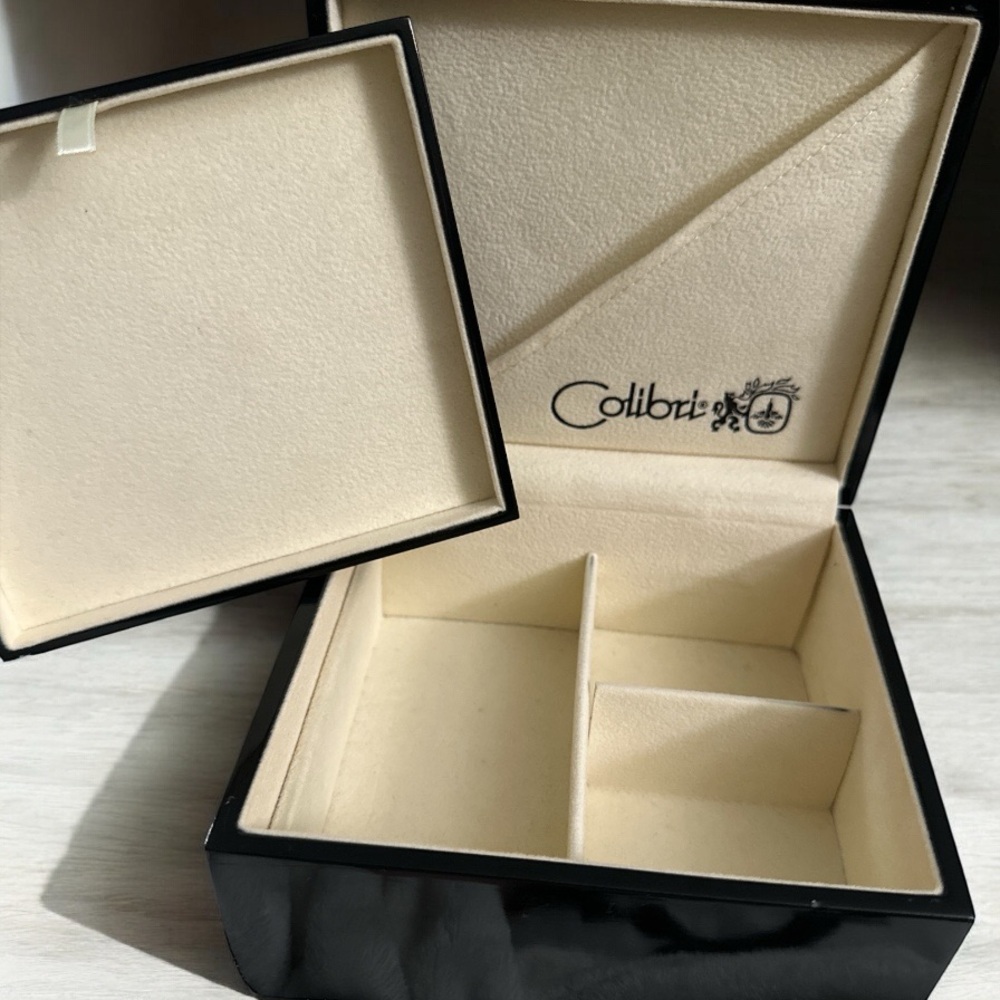 Colibri Jewelry Box in smooth black and cream interior w/removable tray